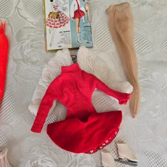 Vintage Barbie Doll with Accessories in GREAT Condition - Picture 9 of 12